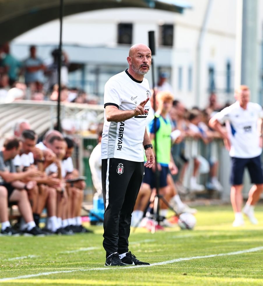 HaberKartali's tweet photo. Vincenzo Italiano: "Sezonu erken açtık, bunu bilerek yaptık. Bu takım Midtjylland maçına %100 hazır olmayacak, bu bir gerçek. Fakat maçtan önce iyi bir kondisyona sahip olacak. Taktiksel olarak da iyi bir seviyede olacak. Lig başladığında %100 hazır olacağız." https://t.co/7DNzZHdVAK