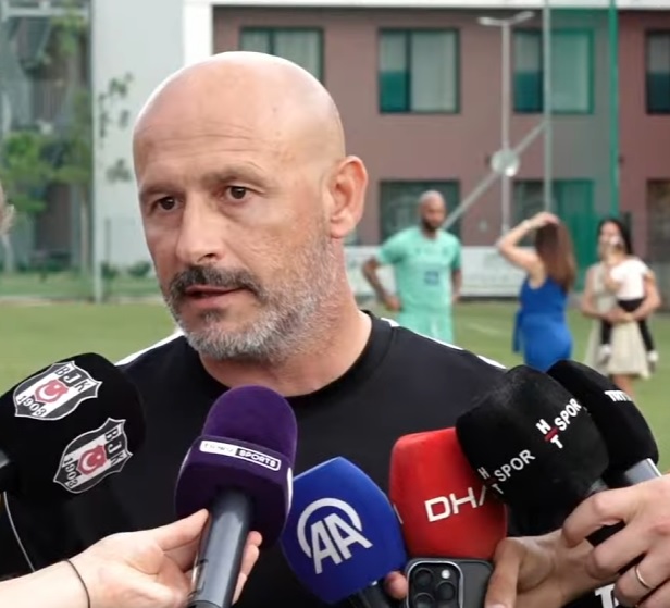 futbolarena's tweet photo. Vincenzo Italiano: "Sezonu erken açtık. Bilerek açtık. Her şeyi hesapladık. Midtjylland maçı öncesi bu takım %100 hazır olmayacak. Bu bir gerçek. Ancak bu takım Midjylland maçından önce iyi bir kondisyona sahip olacak. Taktiksel olarak da istediklerimi uygulayabilecek seviyede olacak. Kulüp, bu sezon çok hırslı ve çok istekli. Lig başladığında bu takım %100 hazır olacak."