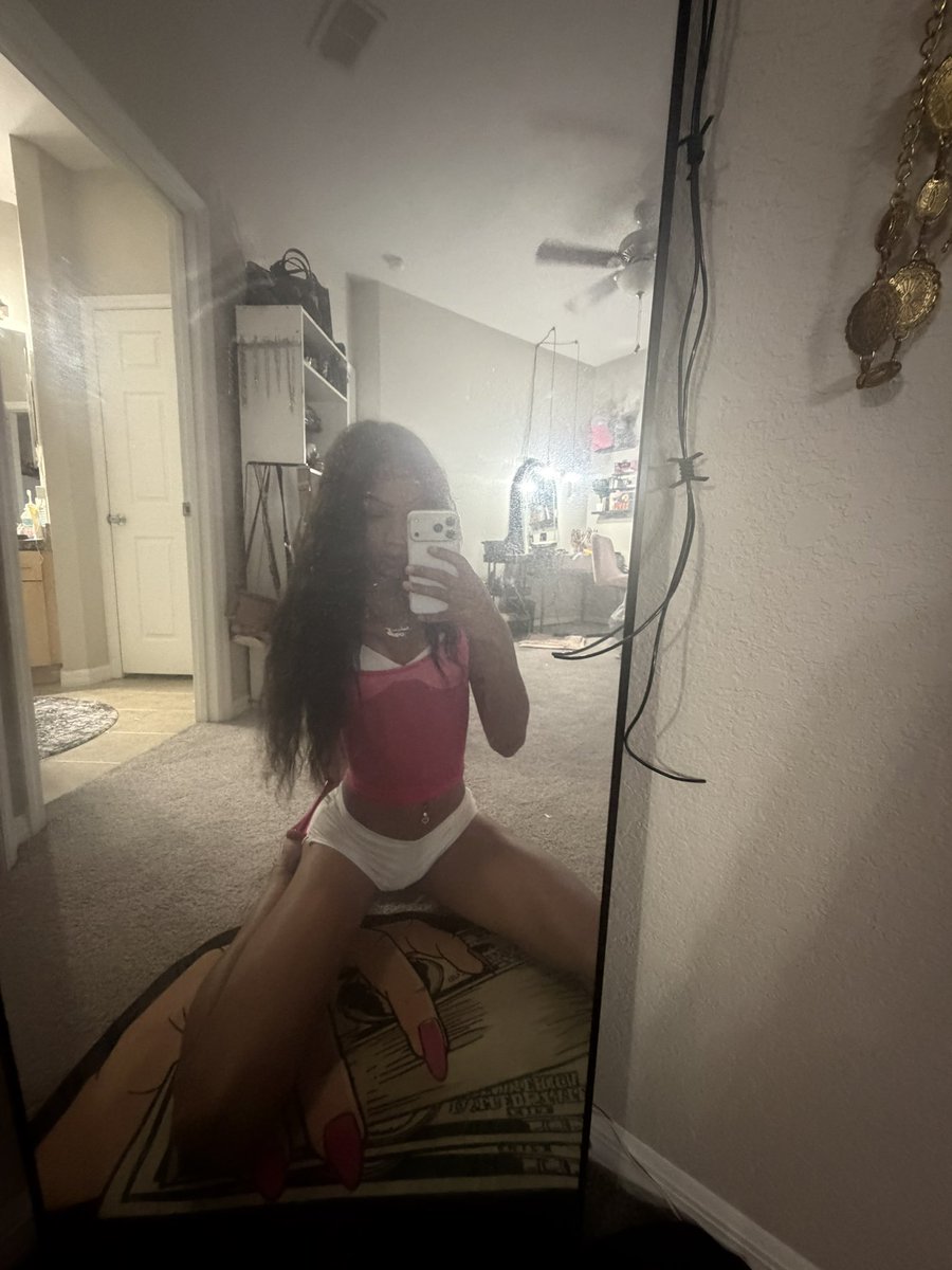 MalachiCastro1's tweet photo. Everything pink like my pus- https://t.co/PWbAvpQJVT