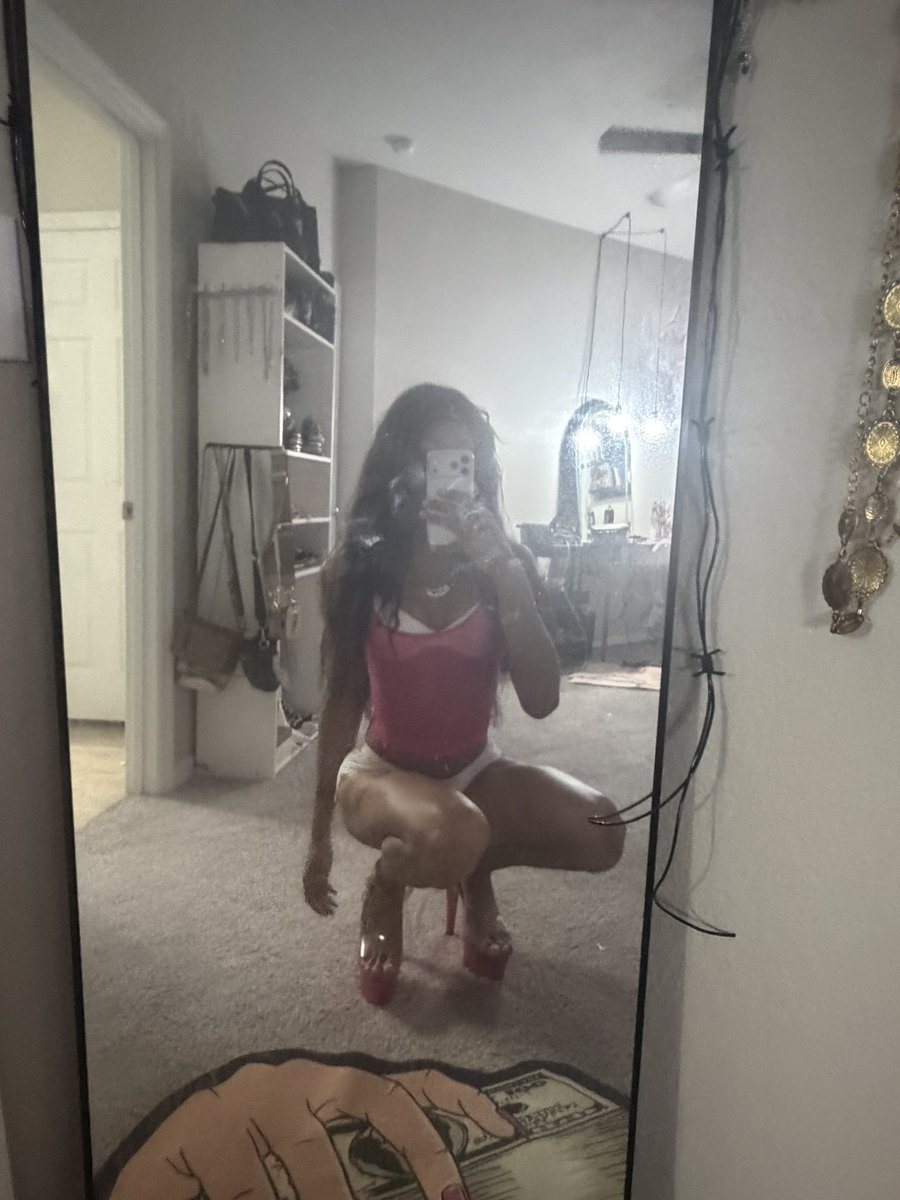 MalachiCastro1's tweet photo. Everything pink like my pus- https://t.co/PWbAvpQJVT
