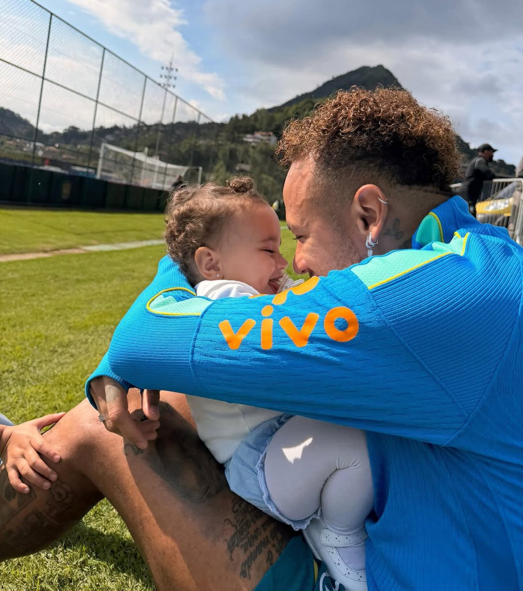 it_Rutie's tweet photo. No matter how busy he is, Neymar always makes time for his daughter. 🥹❤️ https://t.co/tE3QBdSebN