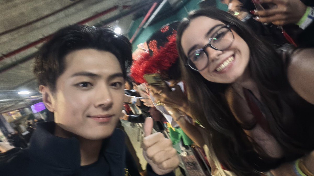 sonniedongguie's tweet photo. e teve engene desde o i-land tirando foto com os meninos SIM. https://t.co/mUUzI8bhCA