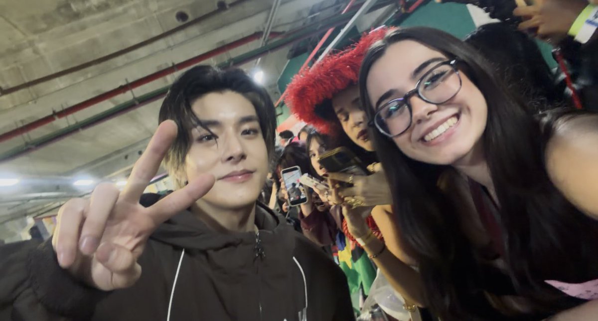 sonniedongguie's tweet photo. e teve engene desde o i-land tirando foto com os meninos SIM. https://t.co/mUUzI8bhCA
