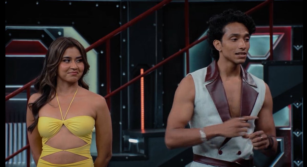 real_israre_'s tweet photo. who is this badtameez chapri guy? and this yellow girl is really akal ki andhi that she’s after him 🤡 https://t.co/jdvLt0Xhxg