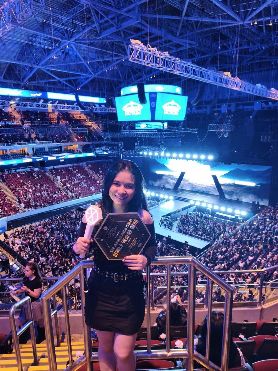 moon19_luna's tweet photo. Had a very eventful weekend as a fangirl 🥹 been screaming, jumping and swooning over handsome men all weekend 

Sat: EXhOrizon in Manila
Sun: Fourever You Farewell Party Watch Party 

#EXhOrizoninMANILA
#FoureverYouFarewellParty https://t.co/Q8NfRhpi1i