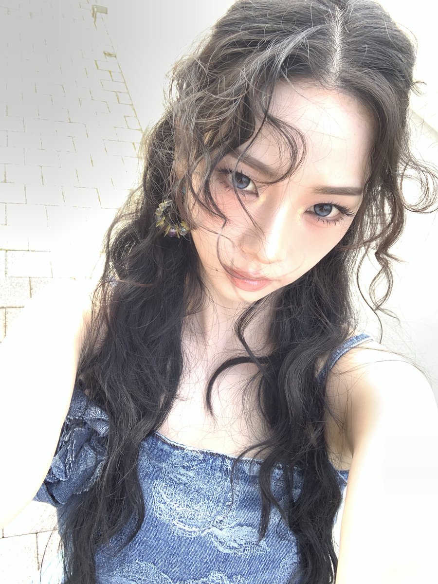 BEMYKARINA_TH's tweet photo. 💙💬260706 1:47am KST
#คาริน่าบับเบิ้ล #คาริน่า

📸x3

"ไม่ต้องเป็นห่วงน้า"

"พรุ่งนี้จะลองไปหาหมอจักษุ(หมอตา) เผื่อไว้ก่อนเพราะไม่มั่นใจว่าเป็นอะไร" https://t.co/Al5qQ7oVAC