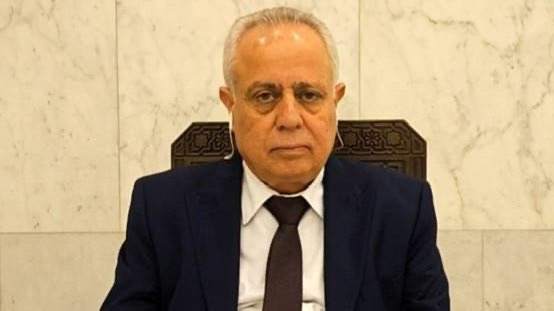 SamirAlabdullah's tweet photo. أنا من محافظة حلب، وأقول ذلك حتى لا يتهمني البعض بالمناطقية، ومع كامل الاحترام والتقدير لجميع المرشحين الآخرين، لكني أعتقد أن الدكتور عبد الحميد العواك هو الخيار الأفضل لرئاسة #مجلس_الشعب في هذه المرحلة، لما يمتلكه من خبرة قانونية وأكاديمية، ومعرفة بطبيعة المرحلة الانتقالية وتحدياتها، بما يمكن أن يسهم في تعزيز دور المجلس وتطوير أدائه التشريعي والرقابي.