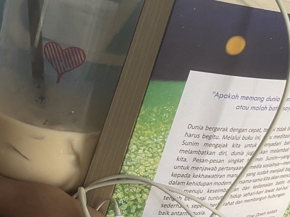 mochisenn's tweet photo. minggu ini belum meet up sama nusae karna lagi belum ada energi pergi lebih dari 2km, kopken for the rescue. https://t.co/YfDWG4lsbb