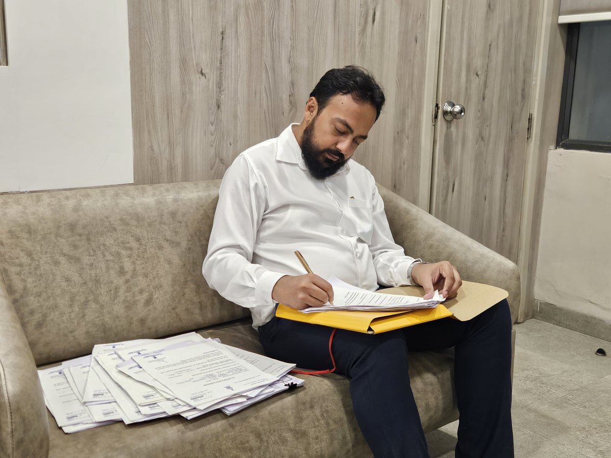 SudhanidhiB's tweet photo. It's Sunday 10:31 PM. 

While the rest of Bengal winds down, BJP Minister Dr. Indranil Khan is still in office, working &amp; doing his Govt duties. This is the kind of work culture Bengal has been missing for years. https://t.co/4dCb9RhWpo