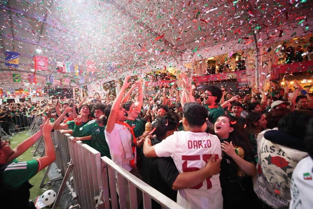 PabloLemusN's tweet photo. Para que puedas disfrutar el gran partido de esta tarde entre México e Inglaterra te recomendamos acudir con tiempo al Vibra Jalisco Zona Fan Auditorio Benito Juárez, al Public Viewing del centro histórico de Zapopan o a La Minerva y el FIFA Fan Festival en Guadalajara.

Vivamos en sana convivencia esta fiesta y apoyemos a México en una fecha histórica.  Recuerda seguir los canales oficiales del @GobiernoJalisco o de las dependencias como @PCJalisco para disponibilidad de aforos, recomendaciones o actualizaciones.