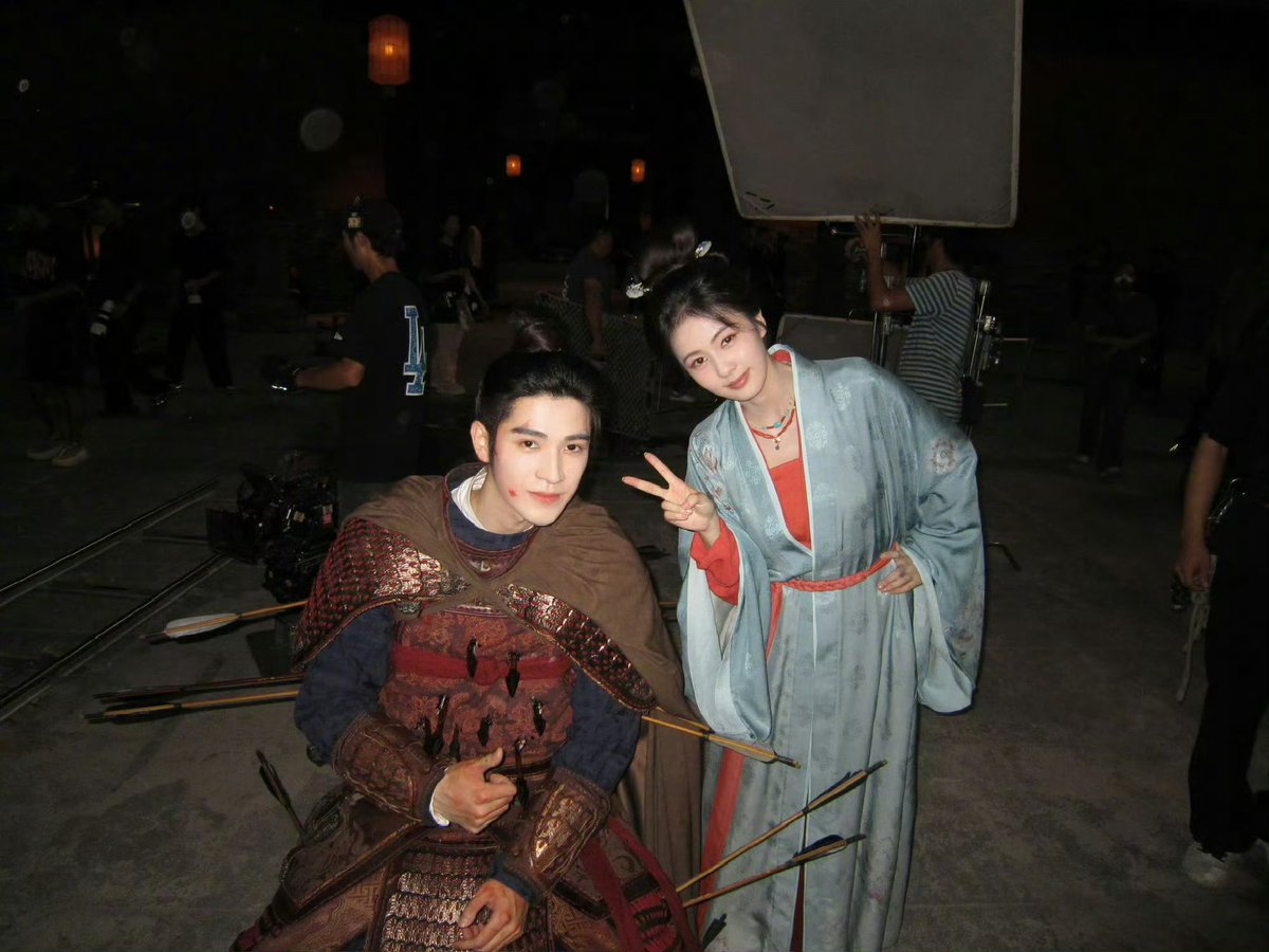 itsmybailu's tweet photo. Weibo Cai Zheng Jie (蔡正杰的微博), who plays Mo Jingli in the drama MOLI, posted a video and photos related to Bai Lu, as well as a farewell greeting to the drama MOLI.

Thank you King Li for loving A-Li until the end 🥺🫂

#bailu #caizhengjie #molitheend https://t.co/rcRkJFO4q9