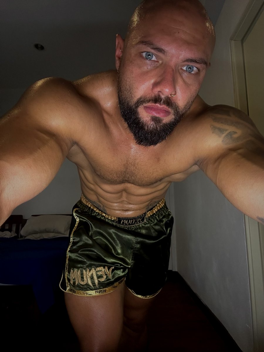 Fightandflex tweet picture