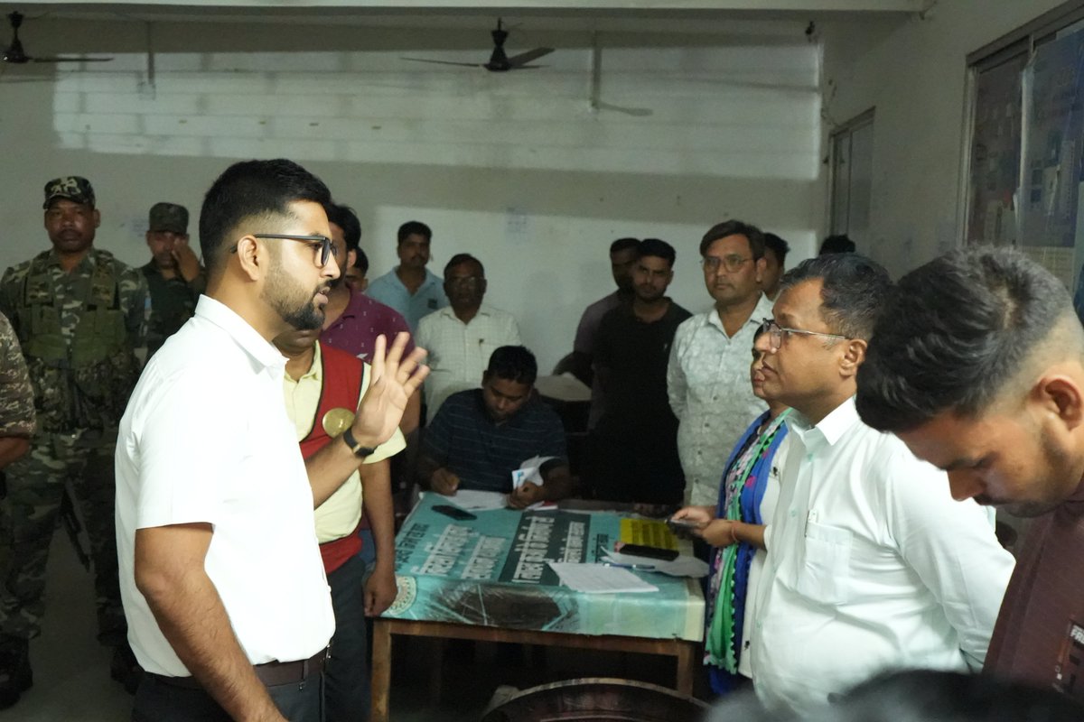 DC_Palamu's tweet photo. आज सदर प्रखंड कार्यालय एवं मेदिनीनगर नगर निगम के पुराने भवन में संचालित Enumeration Form Entry Camps का निरीक्षण कर SIR 2026 के तहत एन्यूमरेशन फॉर्म के डिजिटाइजेशन कार्य की समीक्षा की।
@ceojharkhand https://t.co/hklc4MT7Dp