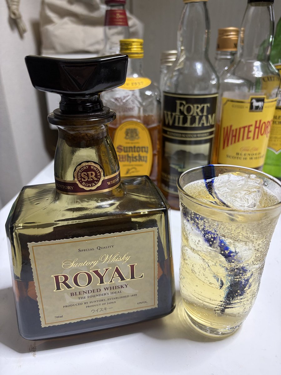 TdIn2SdILT88480's tweet photo. ローヤル今までどんな飲み方しても何がうまいのかわからんかったけど今日はめちゃくちゃうまくてうれしい。後味のビターさと酸味が心地良い。 https://t.co/huZsqP7ECg