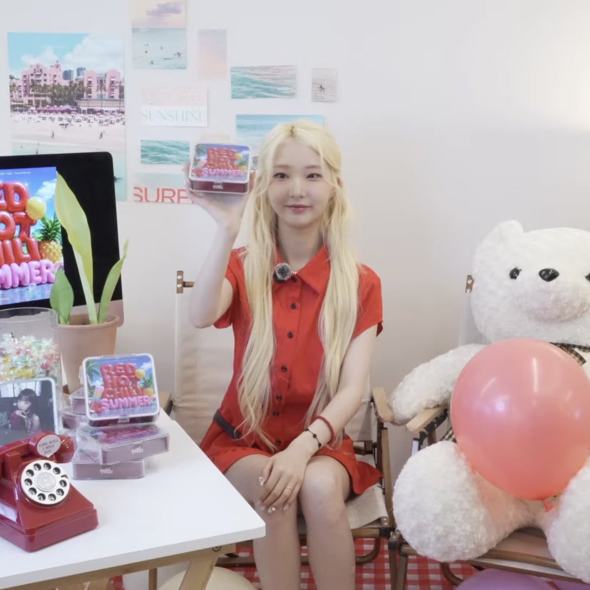 yvesinthepark's tweet photo. HaSeul and yeojin having blonde hair rn with ARTMS… someone edit them in (doesn’t have to be these pics) https://t.co/qY6YVUlcY5