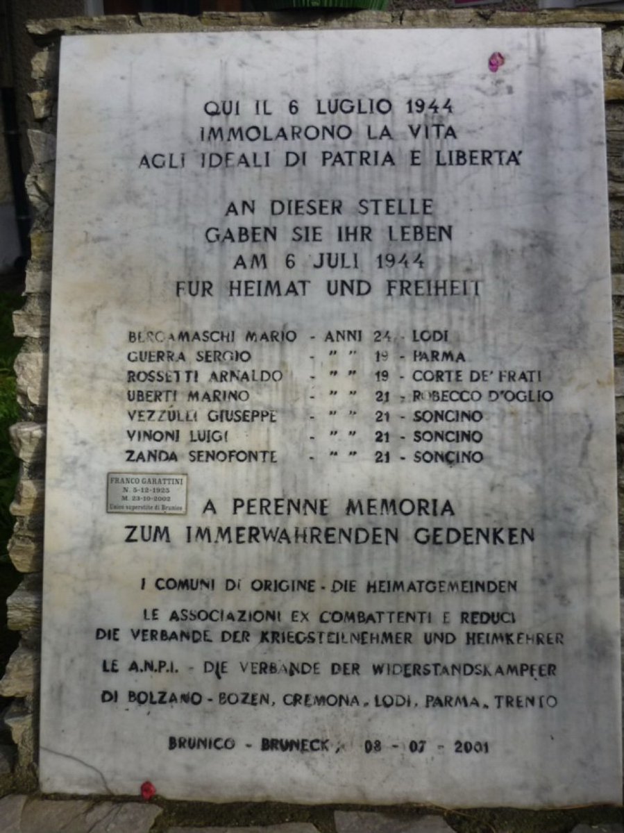 ANPIRomaPosti's tweet photo. Il #25giugno 1944, 8 giovani fuggirono dalla #ValBadia verso #Cortina, con l'aiuto di alcune donne sudtirolesi, nel tentativo di unirsi a qualche formazione partigiana. La polizia nazista però li rintracciò ed arrestò due giorni dopo.Vennero fucilati il #6luglio 1944 a #Brunico. https://t.co/oMBU207qTX
