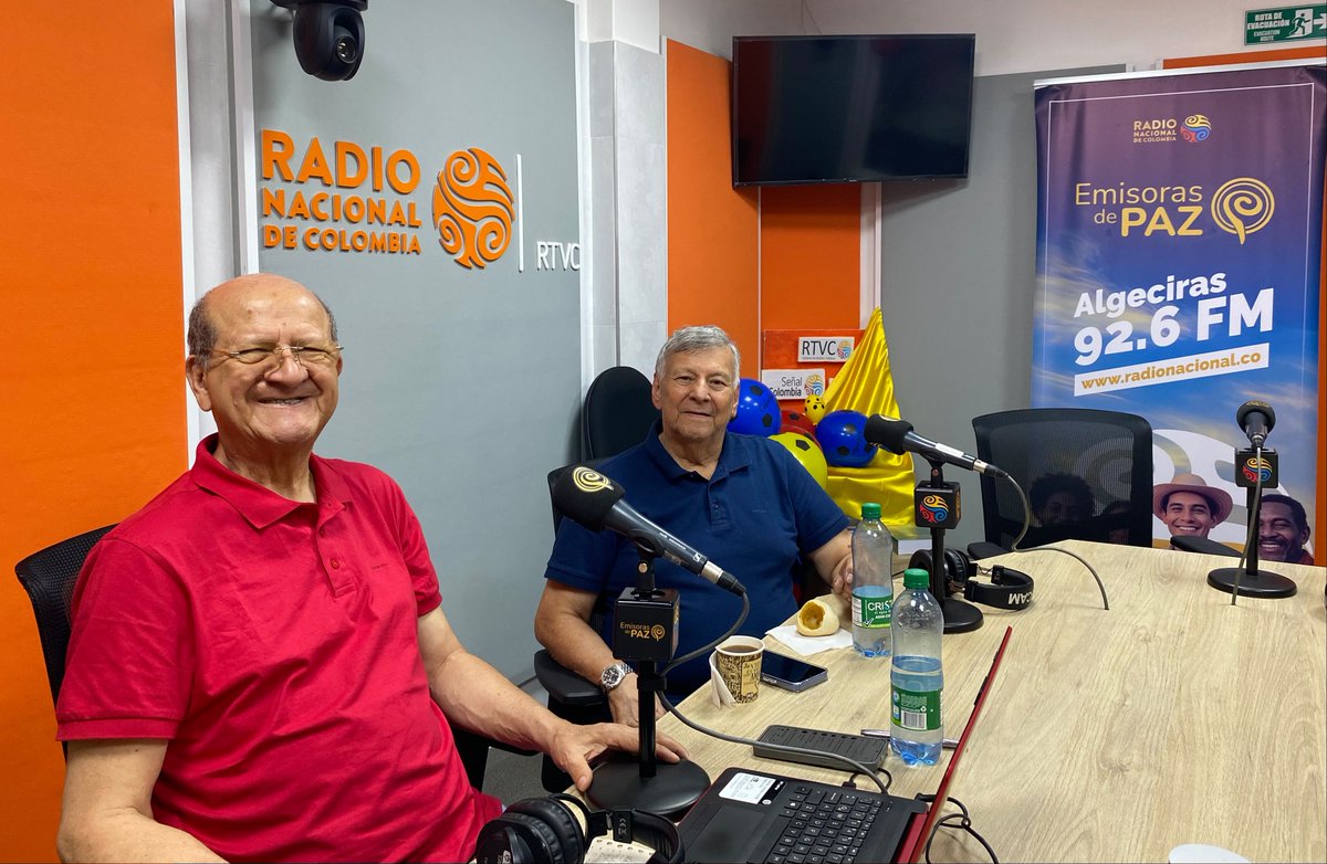 RadNalCo's tweet photo. #Regiones | El maestro Isaac Tacha emite el programa "Llanura, Leyenda y Joropo", desde el estudio de la Emisora de paz de Algeciras, Huila, para las 74 frecuencias de Radio Nacional de Colombia. 🪇 https://t.co/MzpTfo59vi