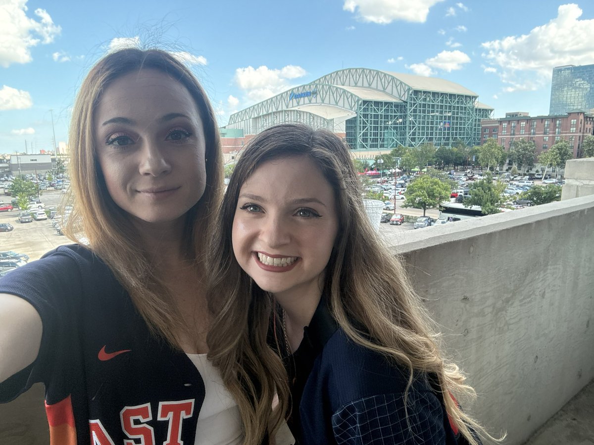 chelsseaab's tweet photo. Best ball game I’ve ever been to ⚾️🧡 https://t.co/FIq2WD8DUm