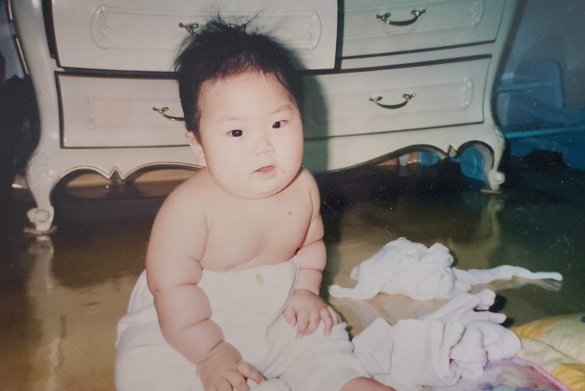 uYuwuY's tweet photo. 이 아기사진 볼때마다 웃김
팔이 너무 https://t.co/GTlSMGWUG7