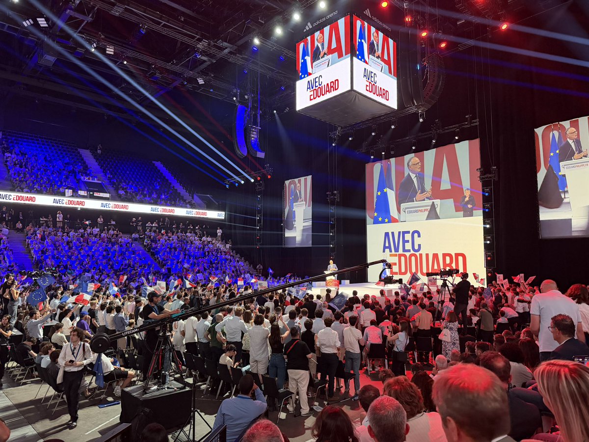 Avec_Edouard_91's tweet photo. Un très très beau meeting de lancement de campagne autour d’Edouard Philippe ! https://t.co/qNE53oX952