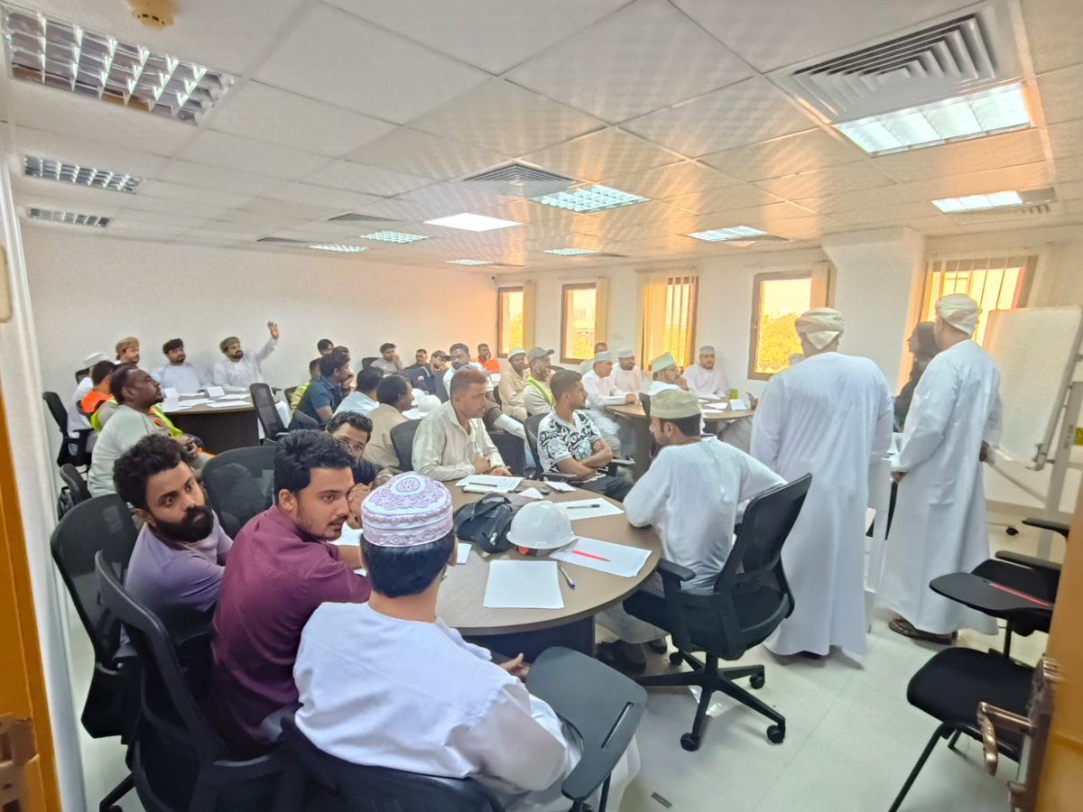 omanswater's tweet photo. بهدف رفع كفاءة العاملين في قطاع المياه خاصة خدمة  التوصيلات المنزلية، والمساهمة الفعالة في تقليل فاقد المياه.
انطلاق الدورة التدريبية المكثفة التي تنظمها #الجمعية_العمانية_للمياه بالتعاون مع #نماء_لخدمات_المياه 
والتي يقدمها المهندس سليمان بن علي العبري، تحت عنوان:
"شبكات المياه والتوصيلات المنزلية وأهمية كفاءة العمل فيها لتقليل الفاقد"، حيث تعقد الدورة خلال الفترة  ٢ - ٦ يوليو ٢٠٢٦ في أكاديمية كوادر للتدريب

#رؤية_عمان_٢٠٤٠
 #شبكات_المياه #التوصيلات_المنزلية #تقليل_الفاقد