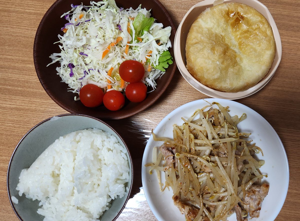 __f_laylax_7__'s tweet photo. ①ガーリックシュリンプ(鶏もも)
②もやしと豚こま炒め　ほりにし
③豚丼
④漬け丼　作ってもらったやつ https://t.co/jOTSrLsxmA