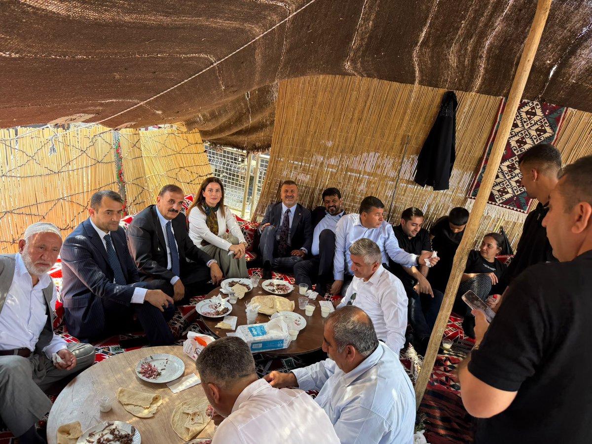 yasaricen35's tweet photo. Cudi Dağı Zirvesine Kurulan Kıl Çadırlarda Şırnaklılarla Beraber Bereketimiz,Huzurumuz, Kardeşliğimiz Daim Olsun Dualarıyla Yemeğimizi Yedik Yayık Ayranımızı İçtik… #şırnak #cudi #hznuh @dbdevletbahceli @RTErdogan https://t.co/XLRON87ePS