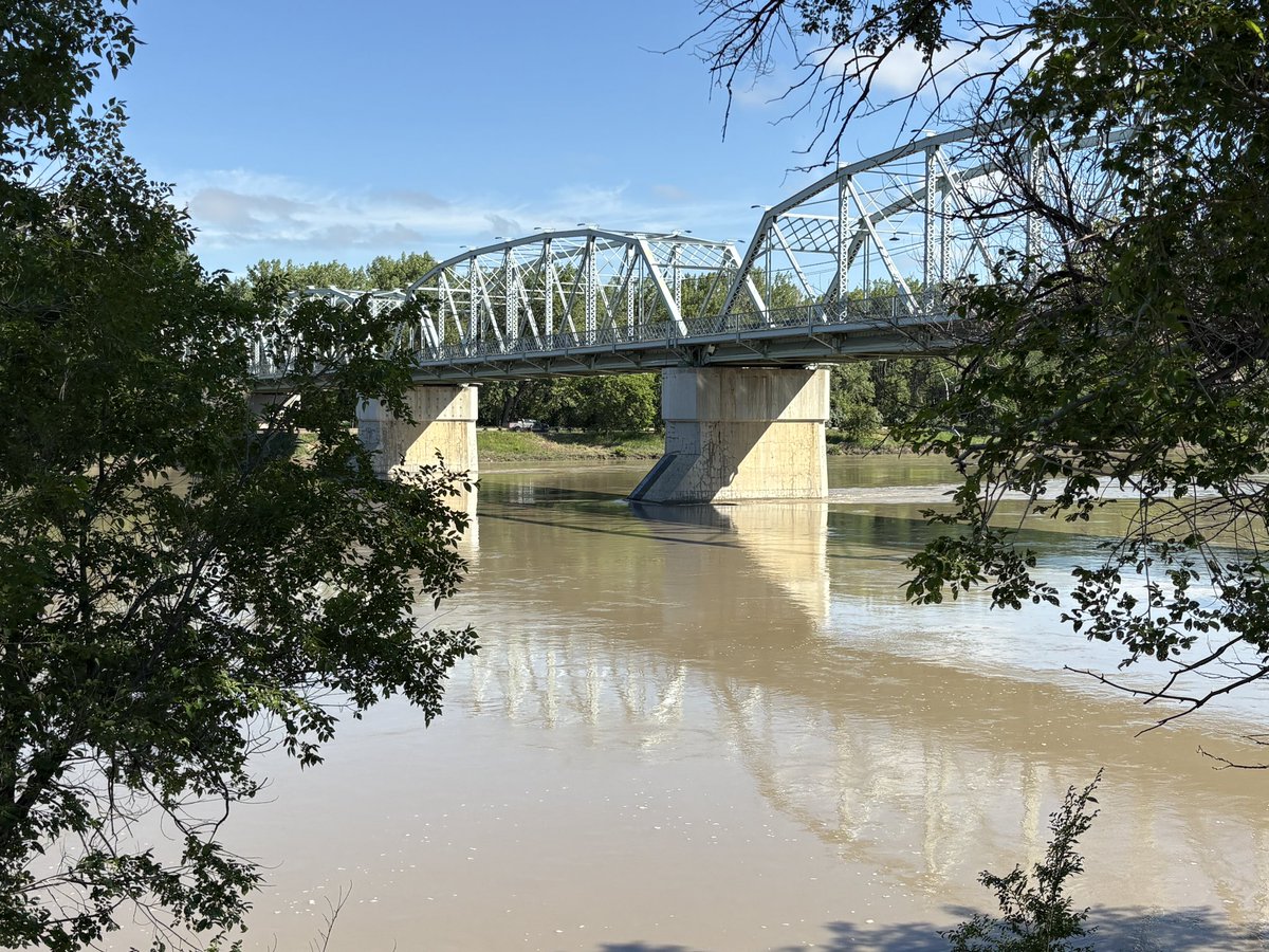 HatLawnBowler's tweet photo. Sunday morning. #sharethetrailmh #SummerInAlberta #southsaskatchewanriver #MedHat https://t.co/lWVUYRUEj6