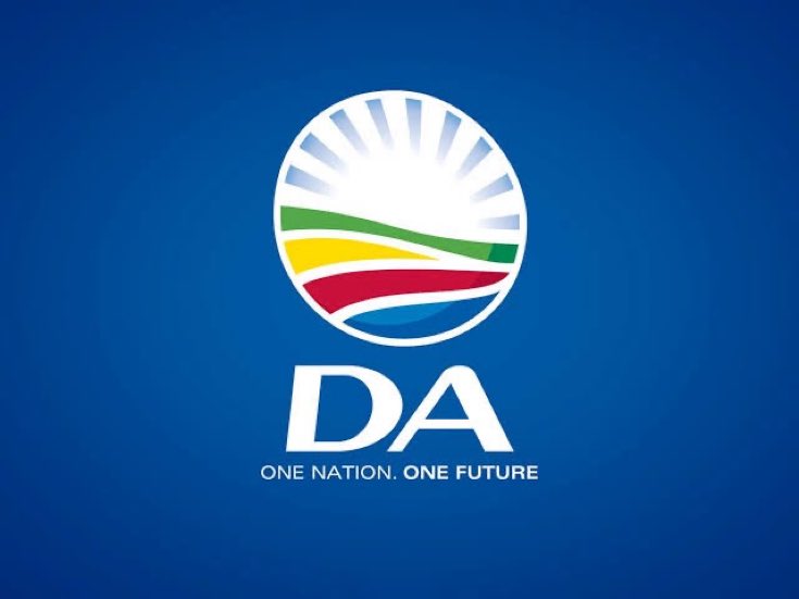 Njunju_Zee's tweet photo. A balanced microphone speaks to power, regardless of which party holds it. #StopTheBiasClementManyathela #LeMbalulaKeMotho https://t.co/3bHVAzj3KC