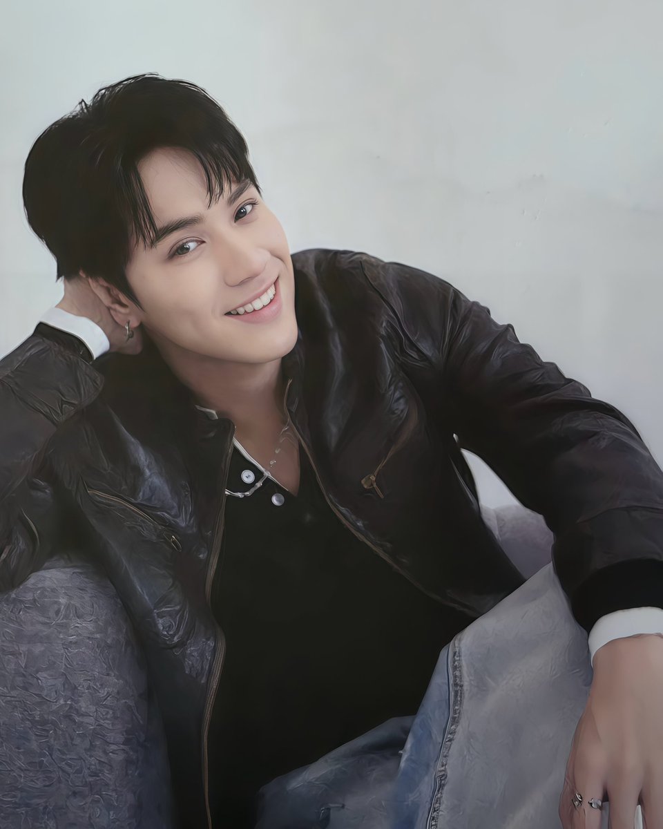 ohmpawatNNN's tweet photo. 💜💙✨our super star ⭐ 

#mynameisnanon
#TheGuitarMag https://t.co/rThKZOYB5N