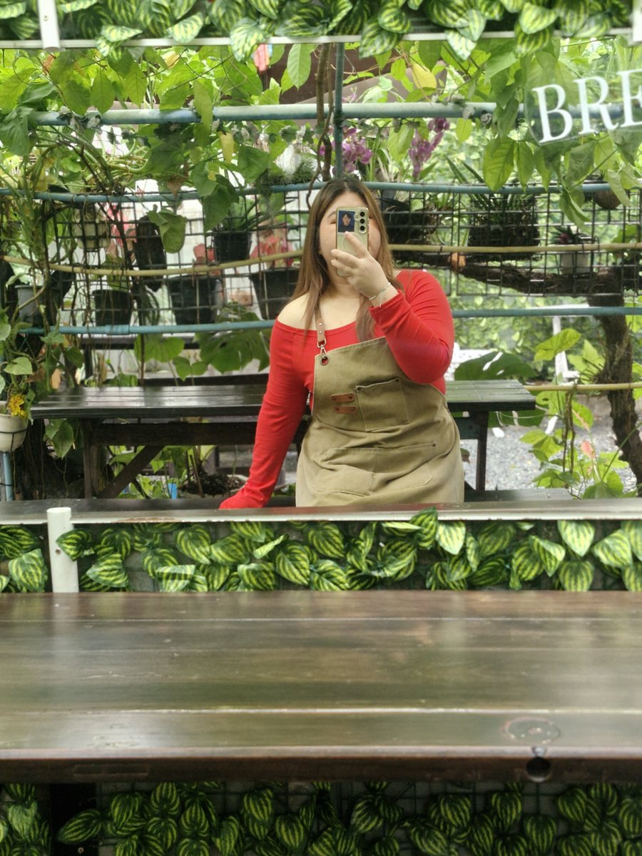 icebearmabu's tweet photo. จริงๆไม่ค่อยกล้าขายร้านตัวเองเท่าไหร่ เพราะกลัวกระแสกับกลัวว่าจะบริการได้ไม่ทั่วถึงค่ะ🥹 ร้านทำอยู่ในตัวบ้านที่จอดรถยนต์เลยน้อยมากๆจอดได้ข้างร้าน 3คัน หน้าร้านจอดเป็นมอไซร์ได้เลย แม่กับพี่สาวช่วยกันทำอาหารถ้าวันไหนลูกค้าเยอะมากๆก็จะช้านิดนึงค่ะ🥲 ไม่ใช่ร้านใหญ่โต มีพนักงานแค่1คน(+ตัวฉันเป็นฉอง) 

ปล. ร้านไม่มีหลักคาค่ะ🥹 เป็นเอ้าดอร์สุดๆ พบชมกับใบไม้ใบหญ้าได้จุกใจเลยจ่ะพี่