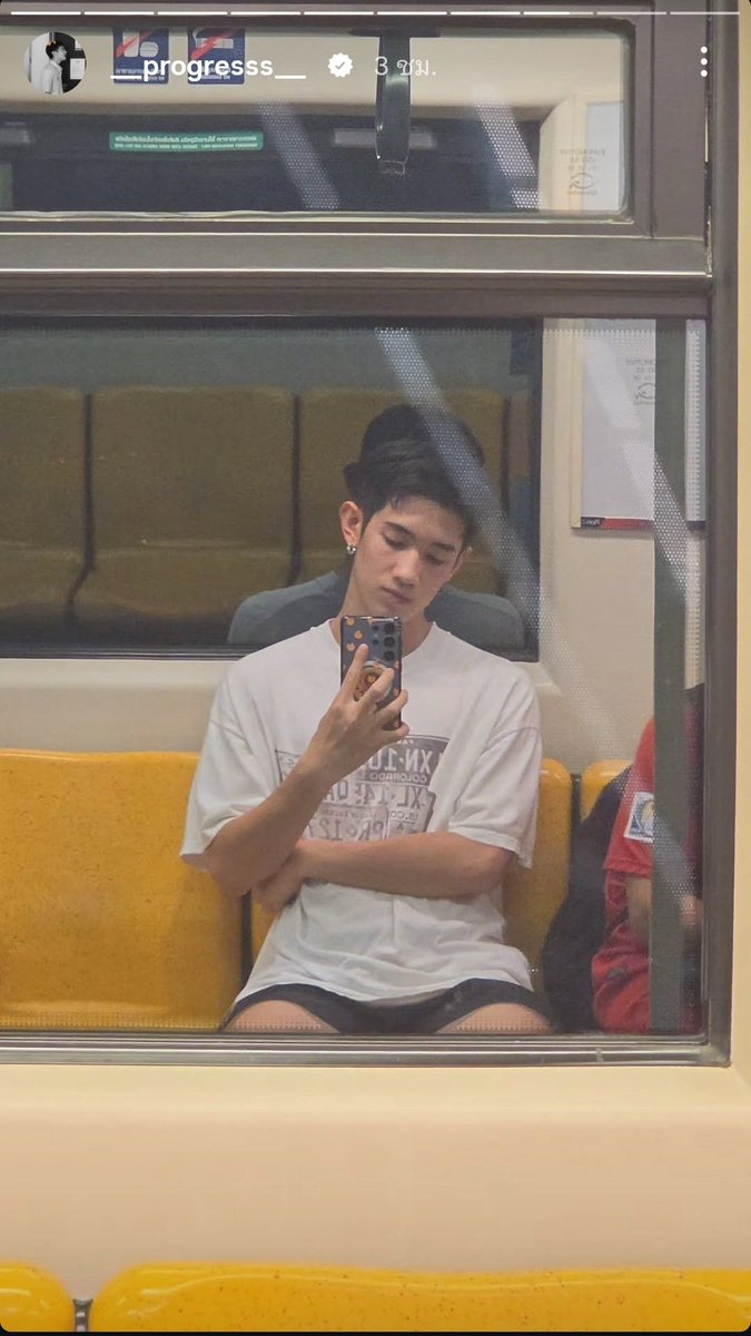 Rinanly00's tweet photo. อยู่คนเดียว.               อยู่กับเพื่อนในครอบครัว https://t.co/Qu9vtoeOs8
