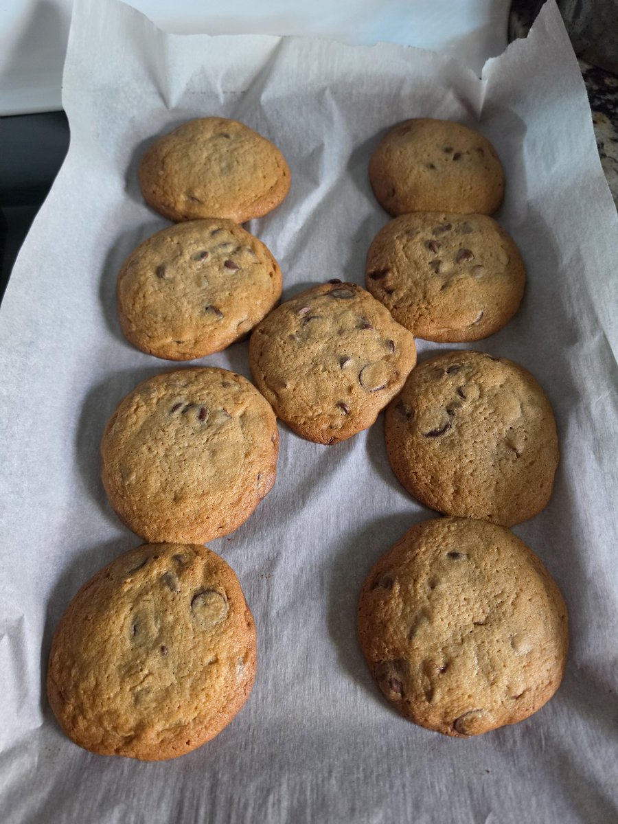 ChrisInABox97's tweet photo. Happy Sunday, hope everyone had a nice weekend! I baked some ridiculously good cookies this morning using a recipe Maia shared a few weeks back, the last time I made them they were about a minute or two overdone, these ones came out PERFECT! THEY'RE SO GOOD!!! https://t.co/0VsokvbNiq