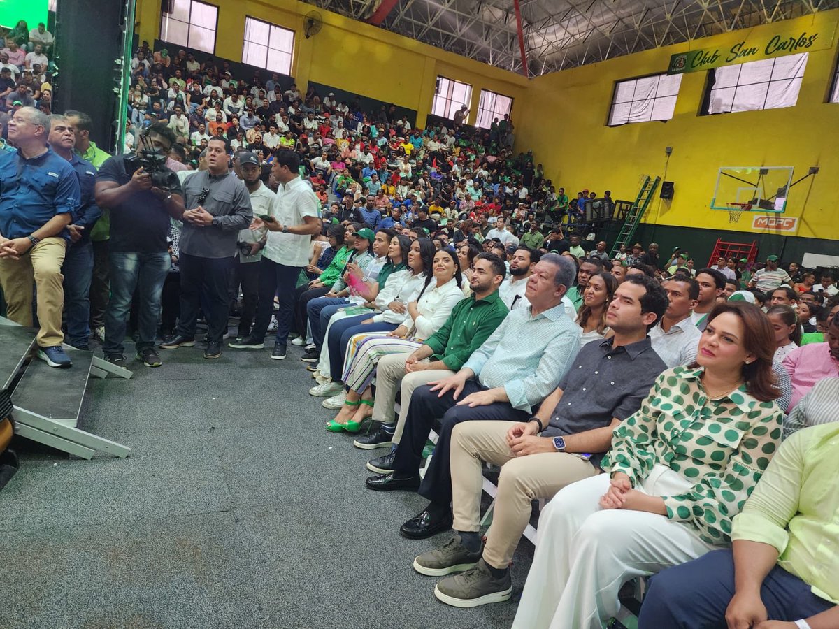 penaguaba's tweet photo. Ahora mismo, de la FUERZA JOVEN donde se ratifica la candidatura del Dr Leonel Fernández,bien por Omar !!! https://t.co/gCOS2WGiZd