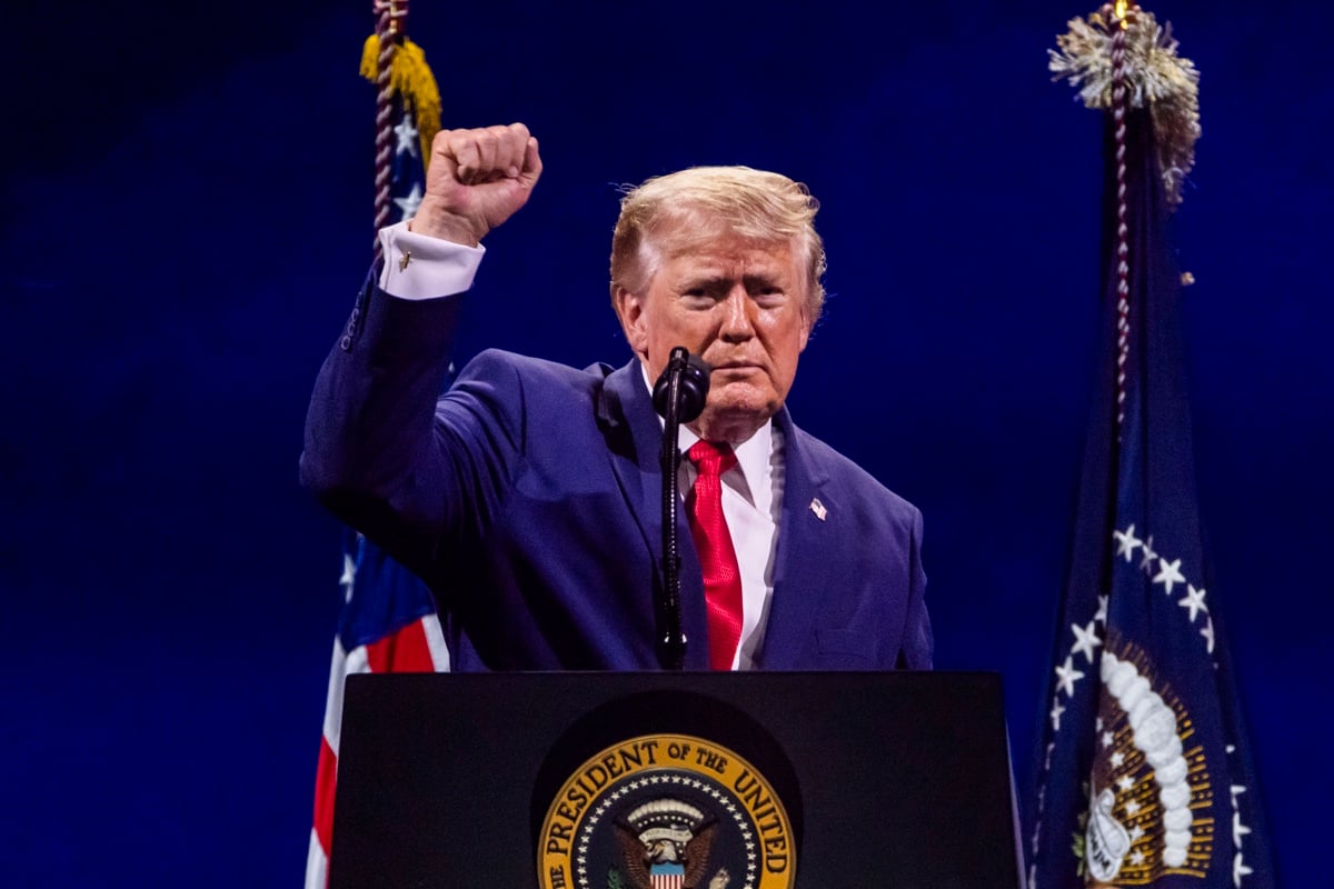 AbelPrieto11's tweet photo. "Lo que debería ser un día de abrazos simbólicos y discursos conciliadores se ha transformado en un termómetro de la polarización extrema que vive la nación, con el presidente Donald Trump como gran protagonista y catalizador de las divisiones". @cuba_enresumen https://t.co/SsEJb3Kx9Z