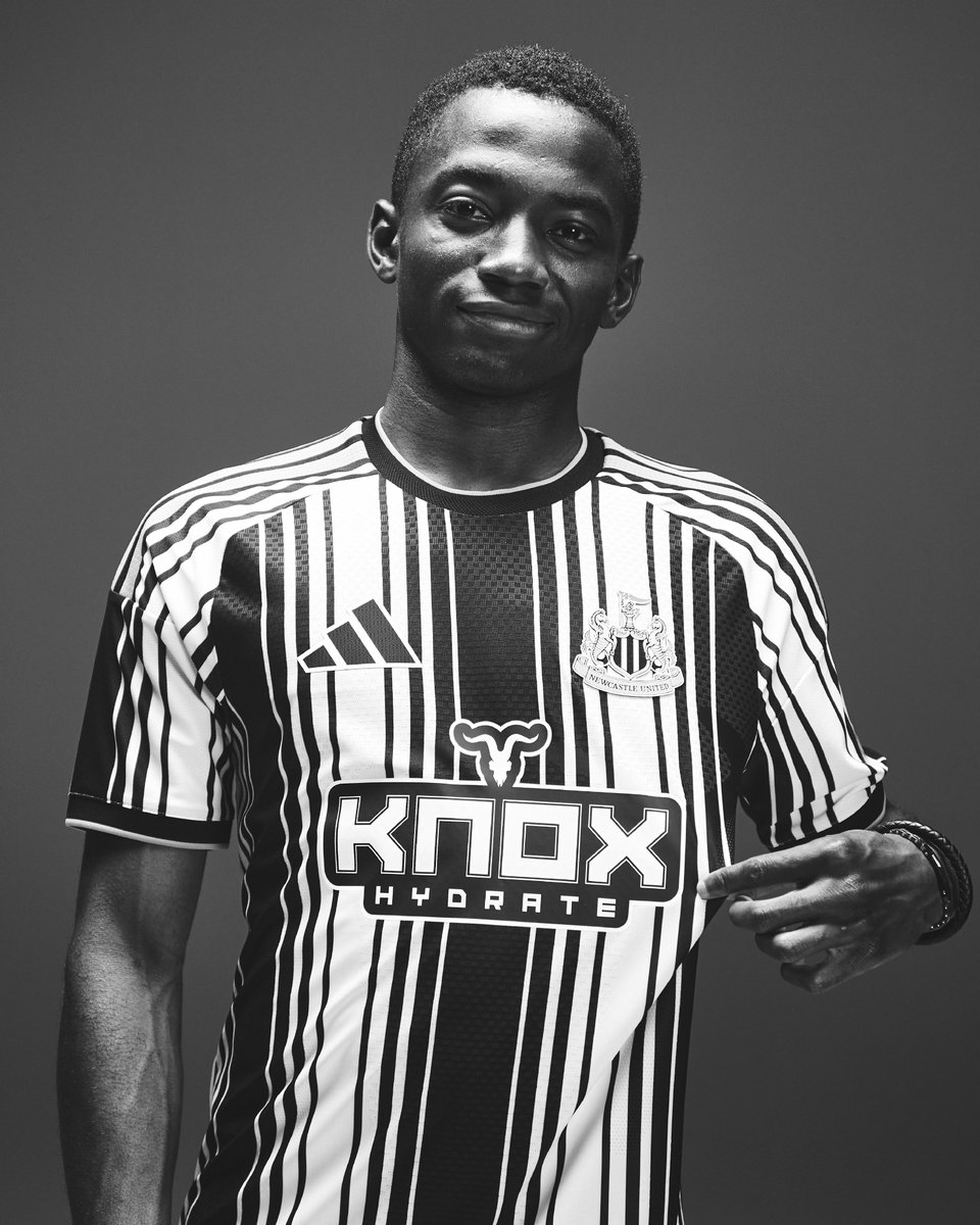 nufc_ar's tweet photo. الأسود والأبيض يليق بك يا بازومانا 🖤🤍 https://t.co/PwZ7gNJe7m