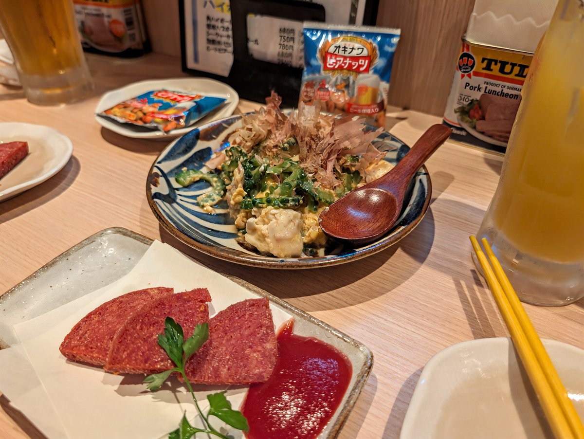 09naforever16's tweet photo. ライブが終わった後の打ち上げはやっぱり沖縄料理🍜
カーリーフライもMAXも永遠ですｗ https://t.co/omnsCqjUIq