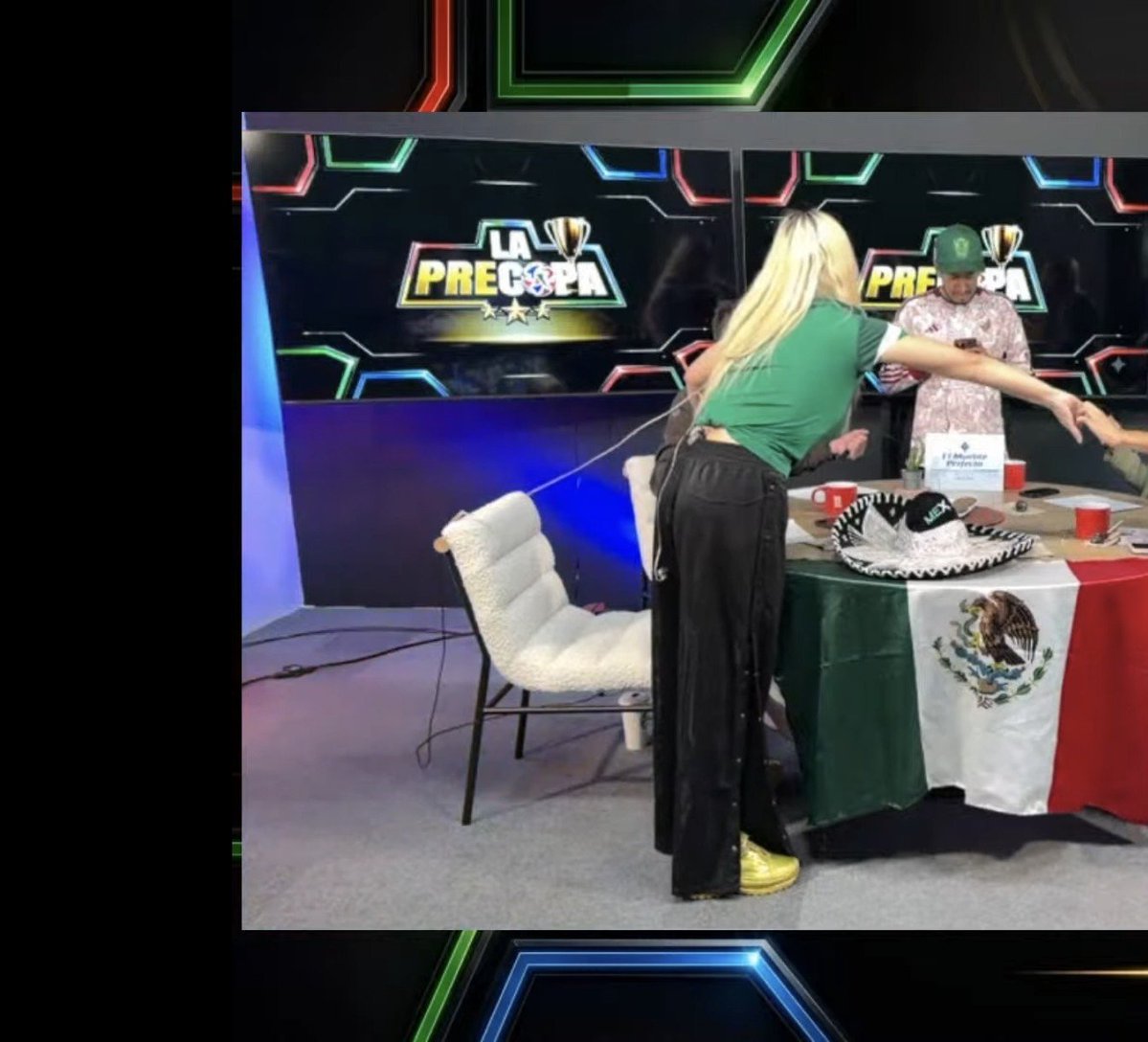 El_Kochiloco's tweet photo. @record_mexico #laprecopa y si sí me matrimoneo con 💘@itzelsandino💘 🤞😻😍🥰(♥️_♥️)🤞 https://t.co/JdwgVgM4ZB