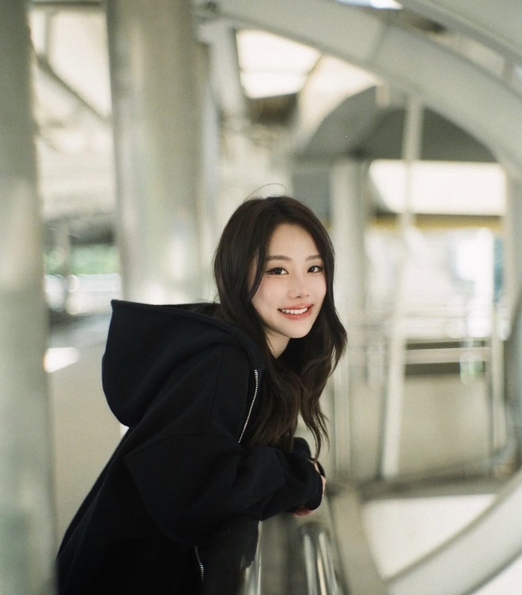 p_hyun2_'s tweet photo. #ChasingLove 몰아보기 중에
#Nilechanii st 예쁜 옷도 좋은데
유나st 분위기가 더 좋다고 하면 서운하려나 https://t.co/W1wY3f6tMq
