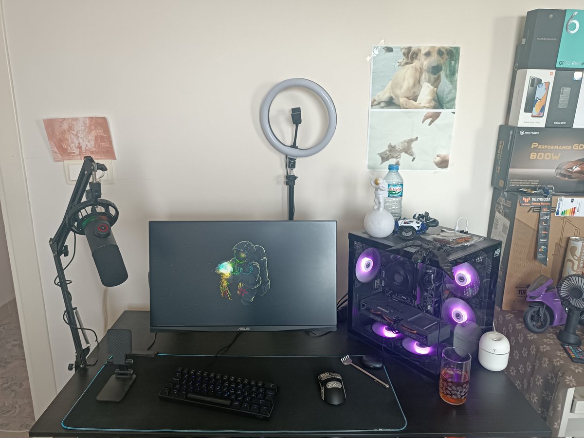19_moonchild's tweet photo. #desksetup https://t.co/2xW2vn1ski