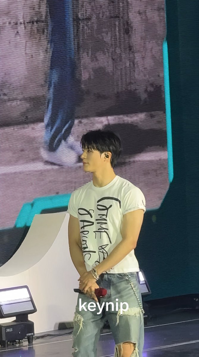 keynip1306's tweet photo. Yang bilang jeno segede GBK, SEPAKAT. Jeno beneran GEDE😭

#JENO
#DUALITYinJAKARTA #DUALITY_IN_JAKARTA https://t.co/gI7x628xbn