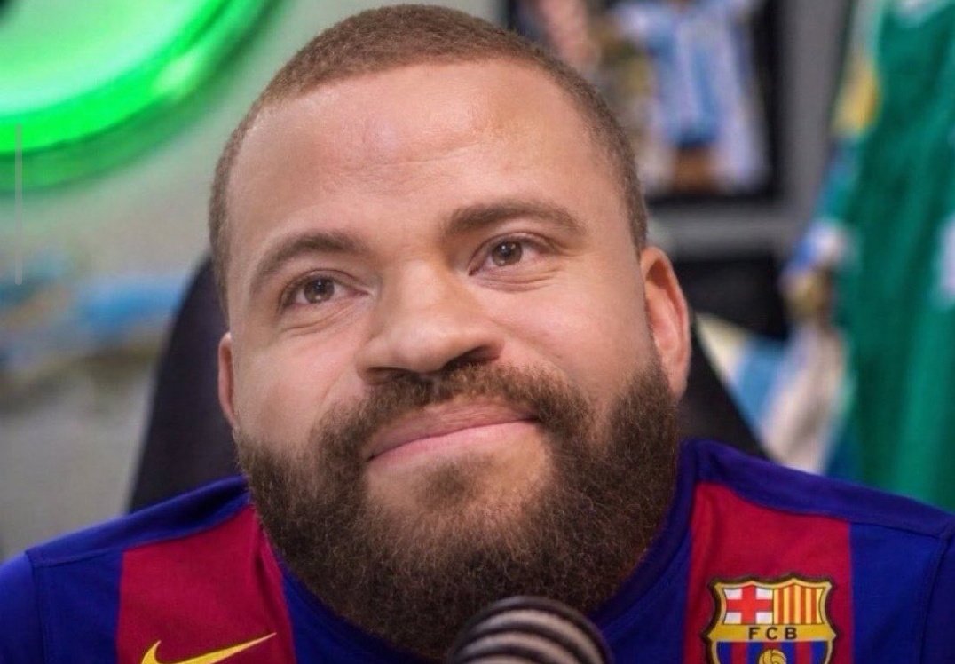 Neildrop's tweet photo. @TouchlineX She thinks she loves Messi more than me https://t.co/N1etBZXCIG