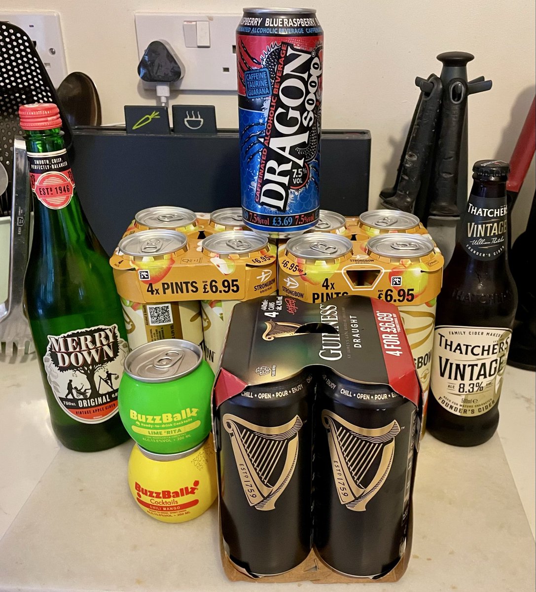 Foxache39's tweet photo. England match ready ๐ด๓ ง๓ ข๓ ฅ๓ ฎ๓ ง๓ ฟ.
Just fancy a bit a summat before โฆ
Itโs #RestDay, I know.
But still ๐๐ด.
20 miler โฆ ๐๐ ahh guwan den.
See thi in a bit, me owd breadbins x.
Cc: @TimeLineSkulls https://t.co/98FKkZgvy1