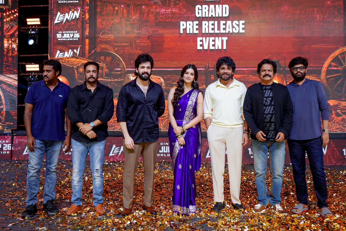 SitharaEnts's tweet photo. From this stage...
To your hearts...

See you in cinemas on July 10. ❤️‍🔥❤️‍🔥
#LENIN #LENINonJULY10th https://t.co/a3NIvEY0Mx