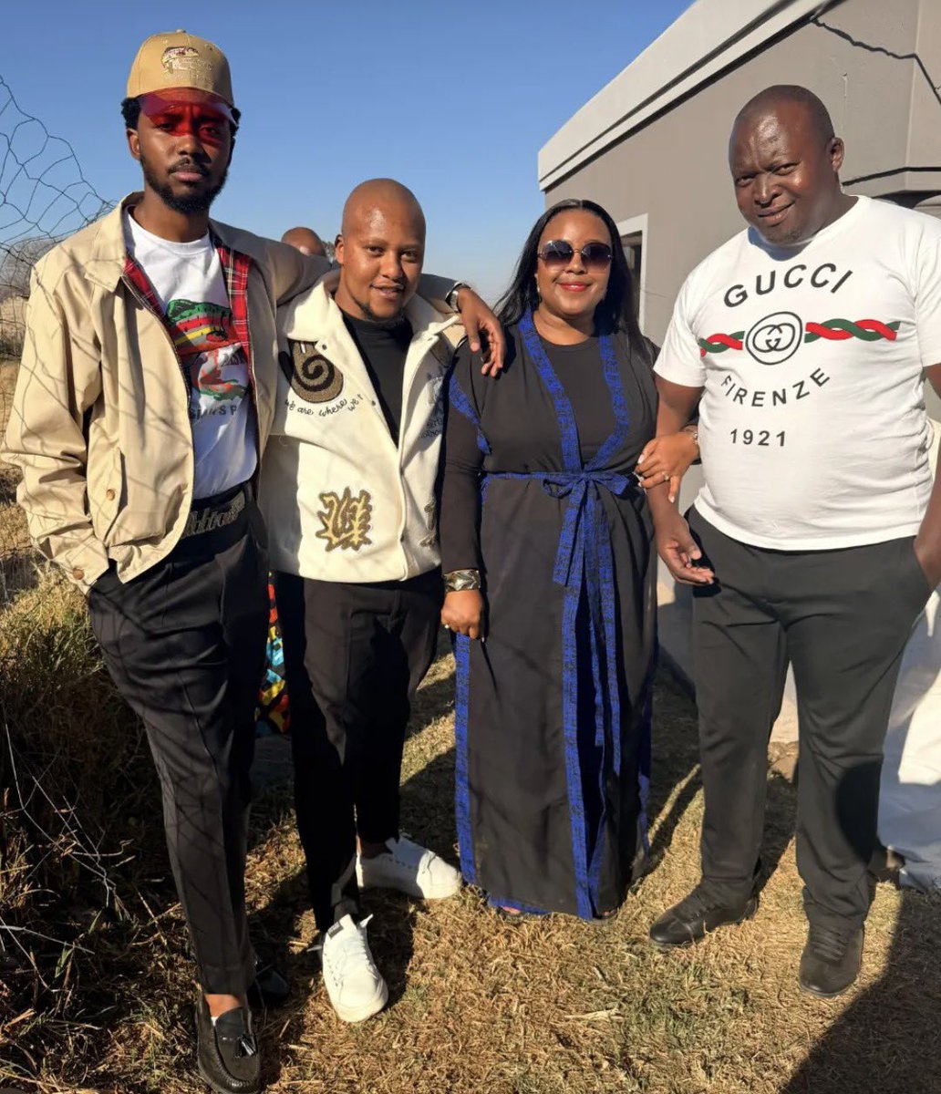 Thapelo123456_'s tweet photo. The Zwanes🔥🔥🔥, they are so beautiful 

#SweetGuluva
#AkhonamathembaZwane https://t.co/IPQ8kCKNef