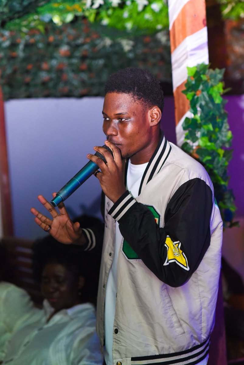 thisisdarryl's tweet photo. closed mouths they say, don't get fed.

i'm an MC/hypeman, event assistant, PR, publicist for 4 years+, working on events &amp; spaces like high school tour w/ mr. drew, tidal rave, afronation ghana, guinness accravaganza, wizkid live in ghana + more. https://t.co/JGa2EuEG4x
