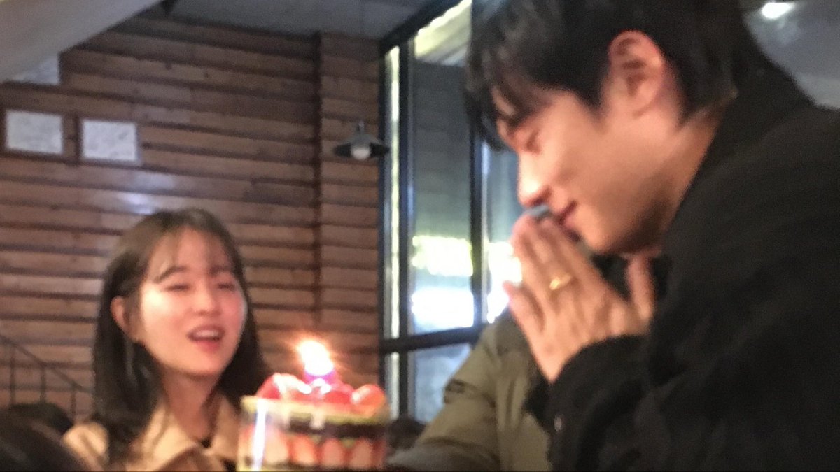 fe_dudle_87's tweet photo. 진짜 갑자기 이새벽에
이사진에 미칠거 같음
가지런히 손모은 골랜 쫑파티철
그냥 뭐라하지 그냥 청순한데
또 입꼬리 진짜 너무 예쁜데
눈 감은거 미치는데
중지 금반지 가지런히 손모아도 너무 좋음 하 https://t.co/O1RklYAArT
