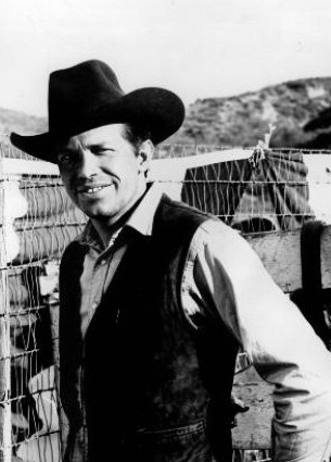 ClassicMovieHub's tweet photo. Born Today, July 5, in 1928, Warren Oates.
Over 120 roles including Ride the High Country, Major Dundee, The Shooting, Dillinger 1973, Bring Me the Head of Alfredo Garcia, Race with the Devil, The Wild Bunch, and lots of TV. 
Did You Know? He enlisted in the US Marine Corps for two years (1946–1948), serving in its air wing as an aircraft mechanic and reaching the rank of corporal.
#botd https://t.co/aa64TApjKc