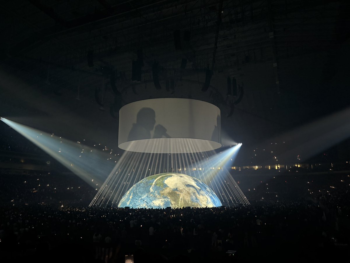 yvmrgva's tweet photo. thank you ye 🌎🖤 https://t.co/UC0INYtasd