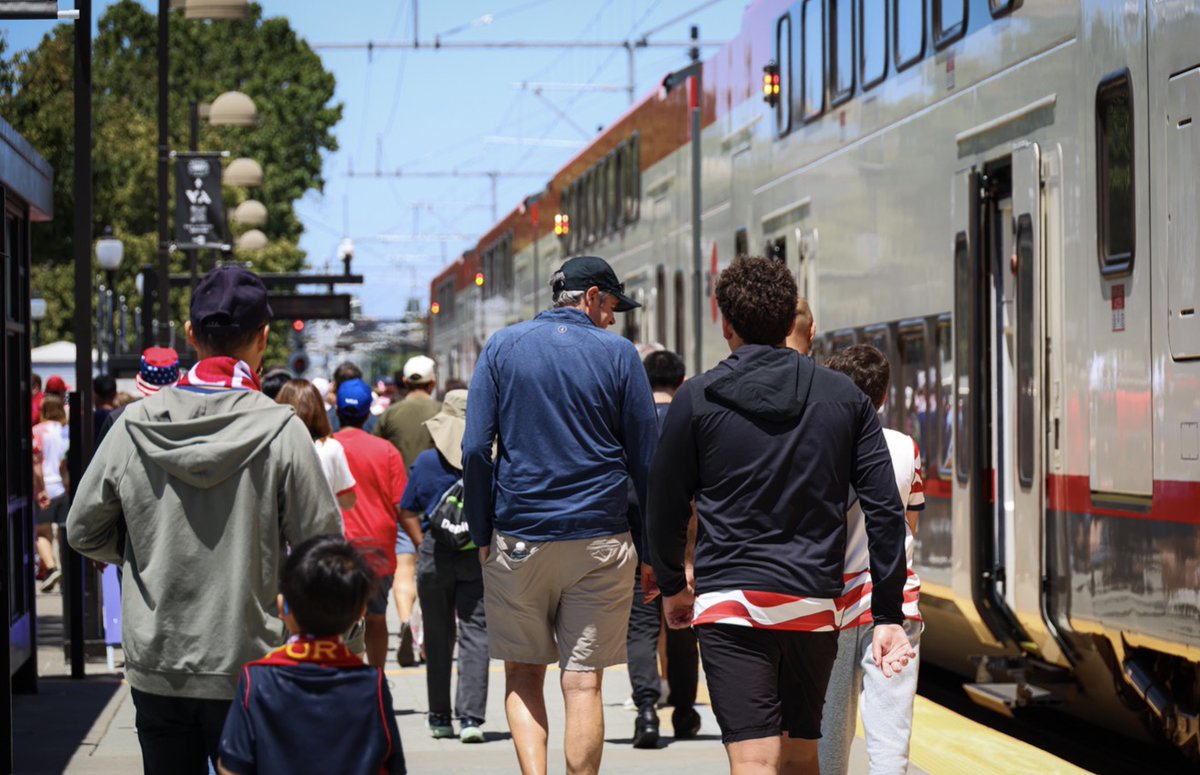 Caltrain tweet media